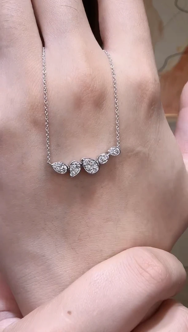 18K金镶嵌颈饰实验室培育钻石水滴项链