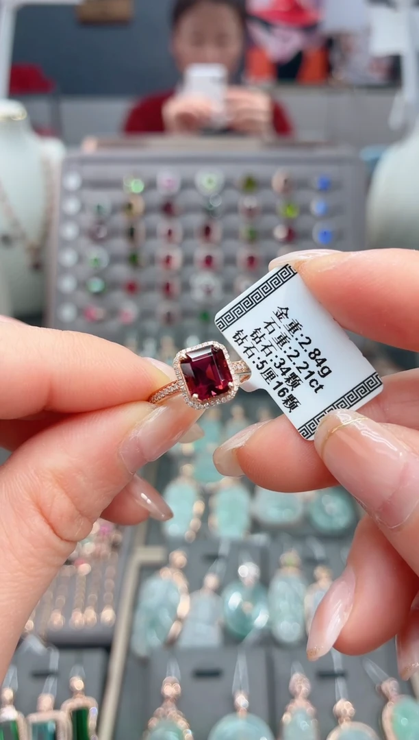 18K金镶嵌戒指碧玺2.21