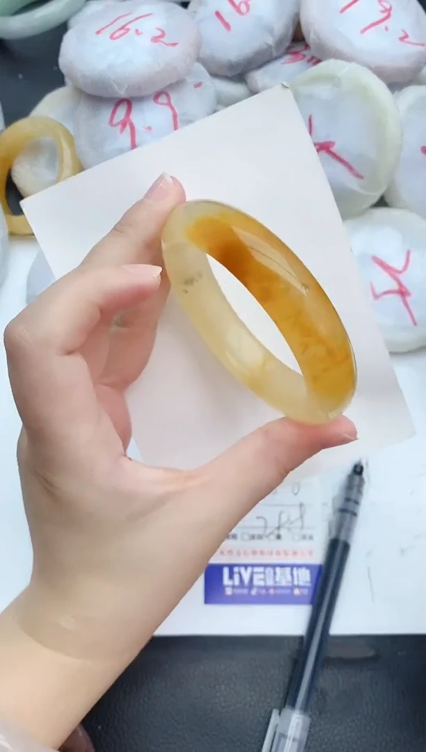 石英质玉手镯未镶嵌4+58.6