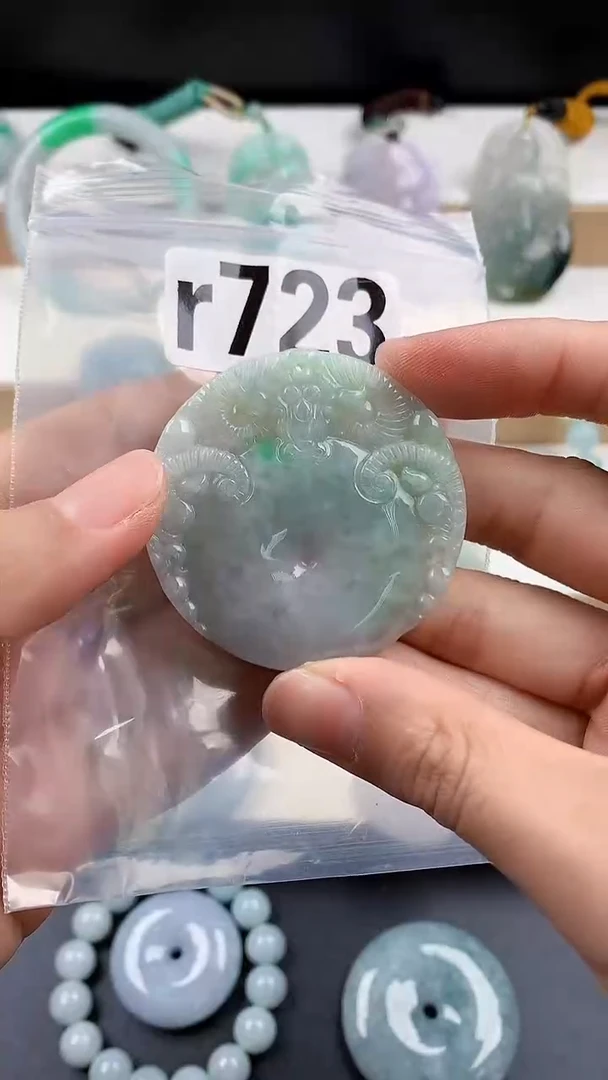 颈饰未镶嵌翡翠天然翡翠吊坠挂件