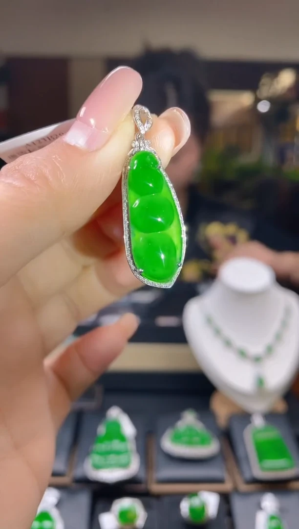 【闪购商品】翡翠吊坠(不含链)18K金镶嵌翡翠吊坠