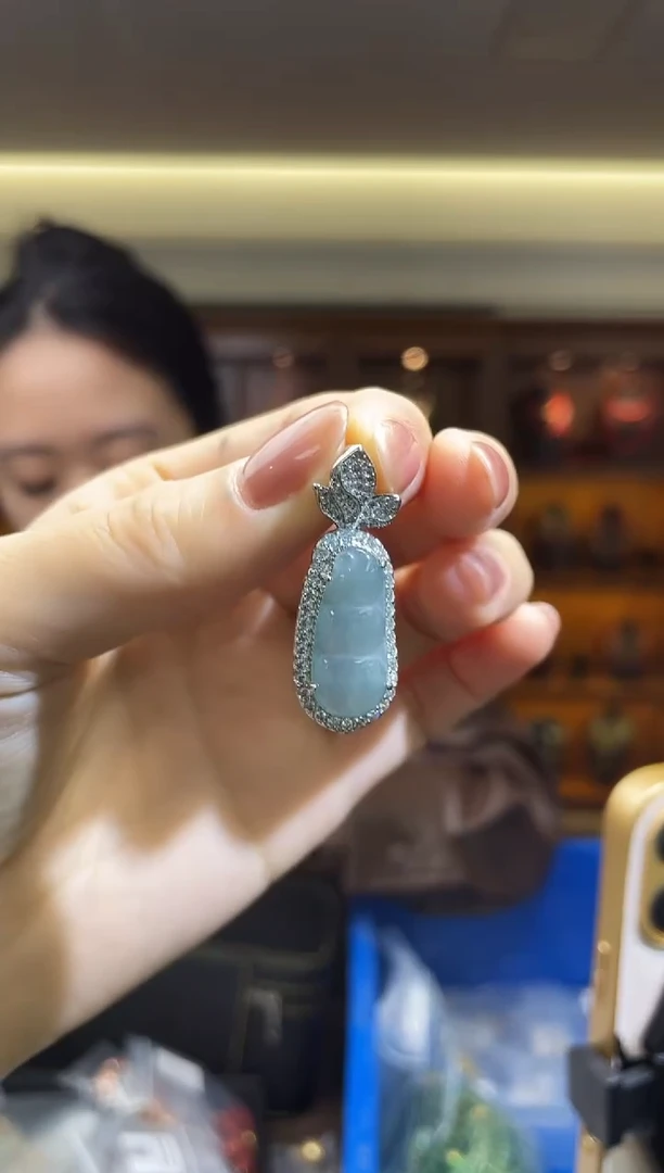 颈饰未镶嵌翡翠（多样性发一件）