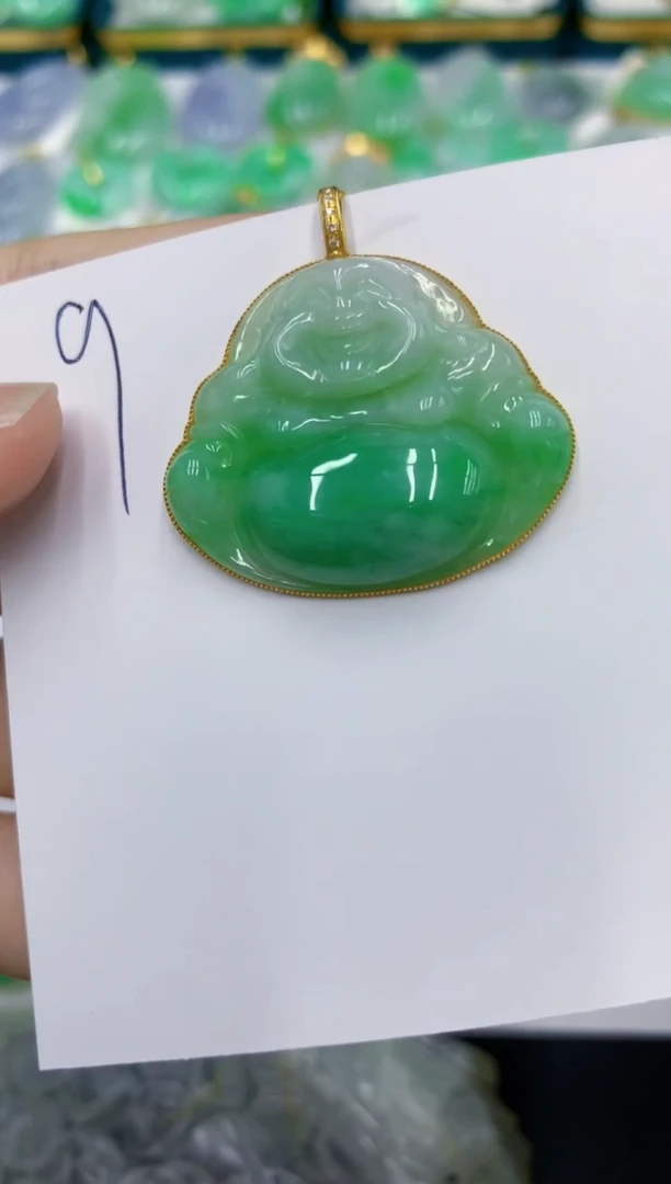 颈饰18K金镶嵌翡翠小**珑翡翠