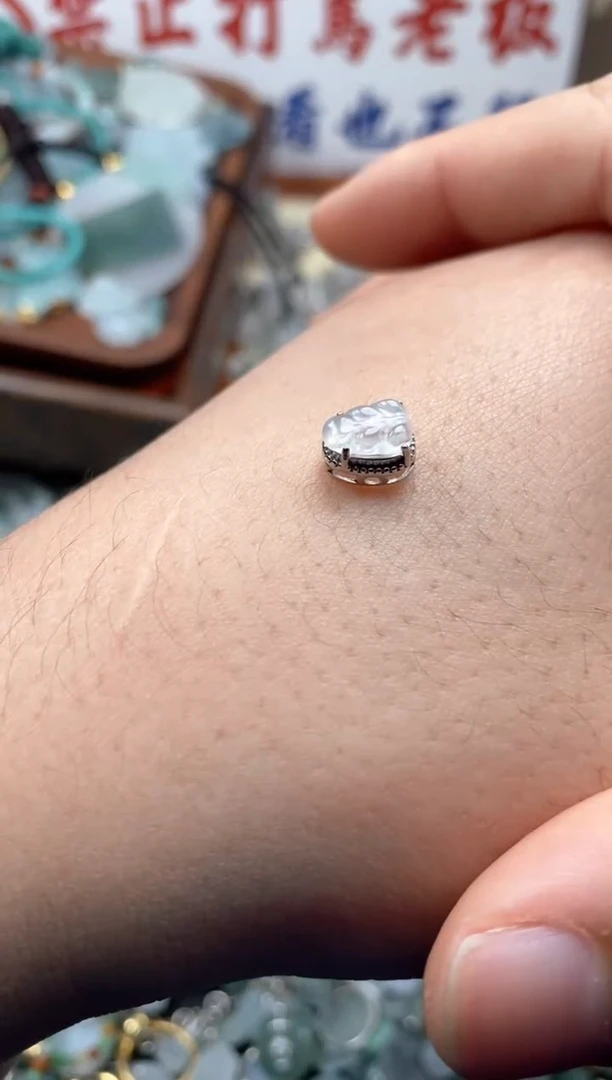 【闪购商品】翡翠颈饰未镶嵌哥哥