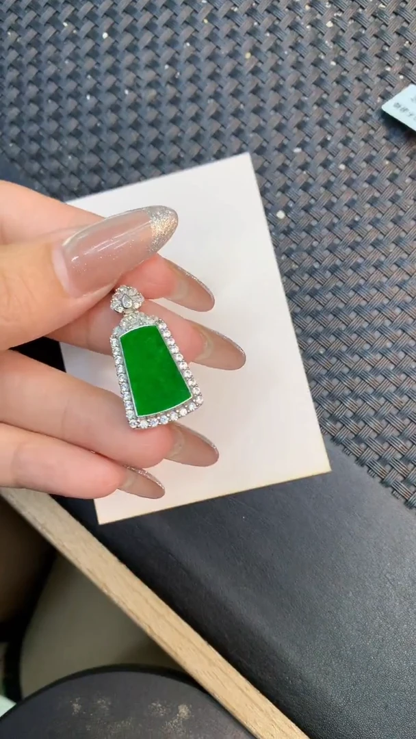 颈饰未镶嵌翡翠1