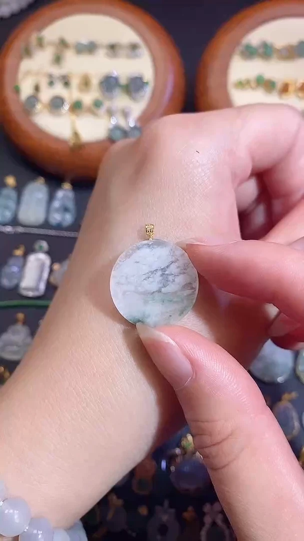 翡翠18K金镶嵌颈饰天然A货翡翠