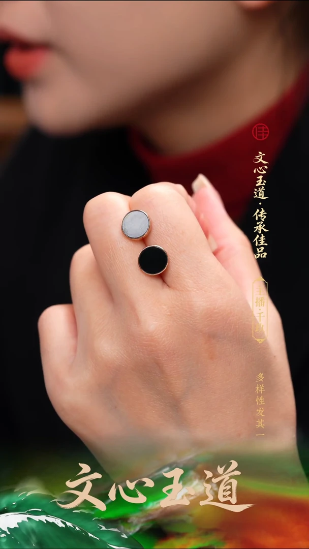 颈饰18K金镶嵌翡翠耳饰