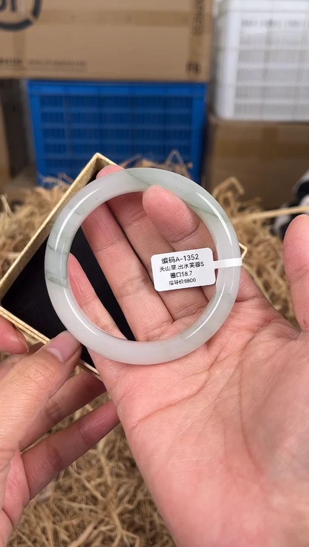 未镶嵌手镯石英质玉A1352
