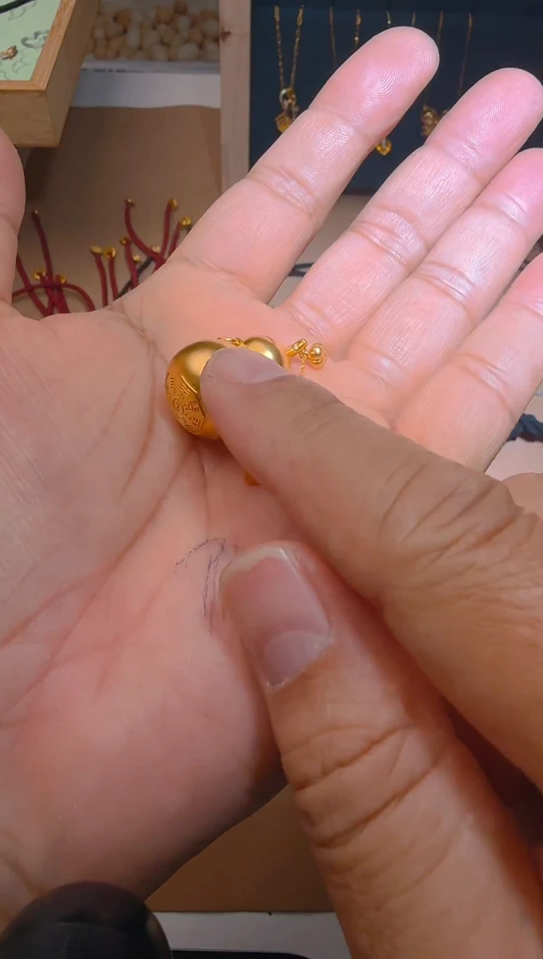 吊坠(不含链)18K金镶嵌钻石葫芦吊坠