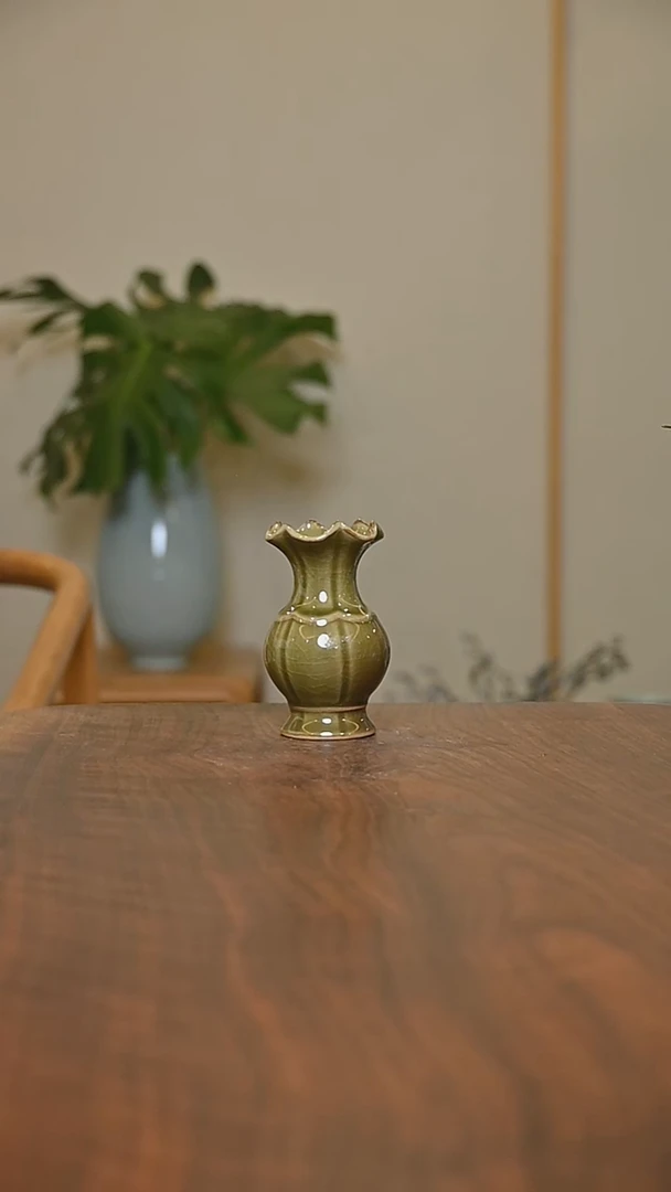 9CM荷叶口瓶 矿石釉 微瑕 朱家汝窑款