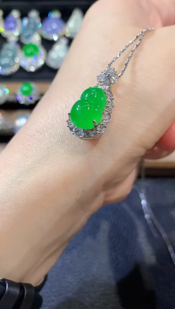 吊坠(不含链)18K金镶嵌翡翠A85