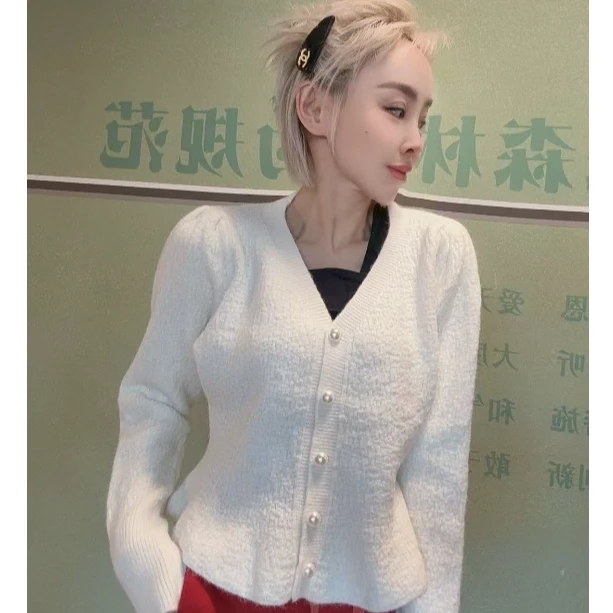 流行款米白色爆款珍珠毛衣