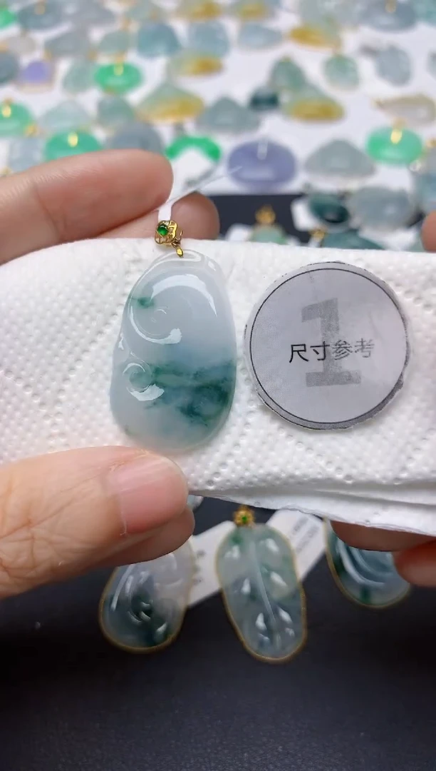 翡翠18K金镶嵌颈饰天然缅甸A货翡翠