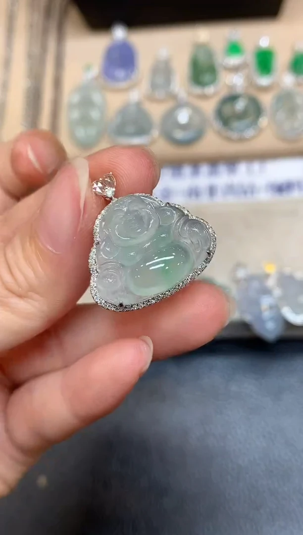 颈饰18K金镶嵌翡翠佛公【无服务费