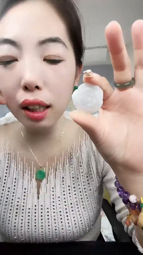 【闪购商品】翡翠颈饰未镶嵌玫瑰花