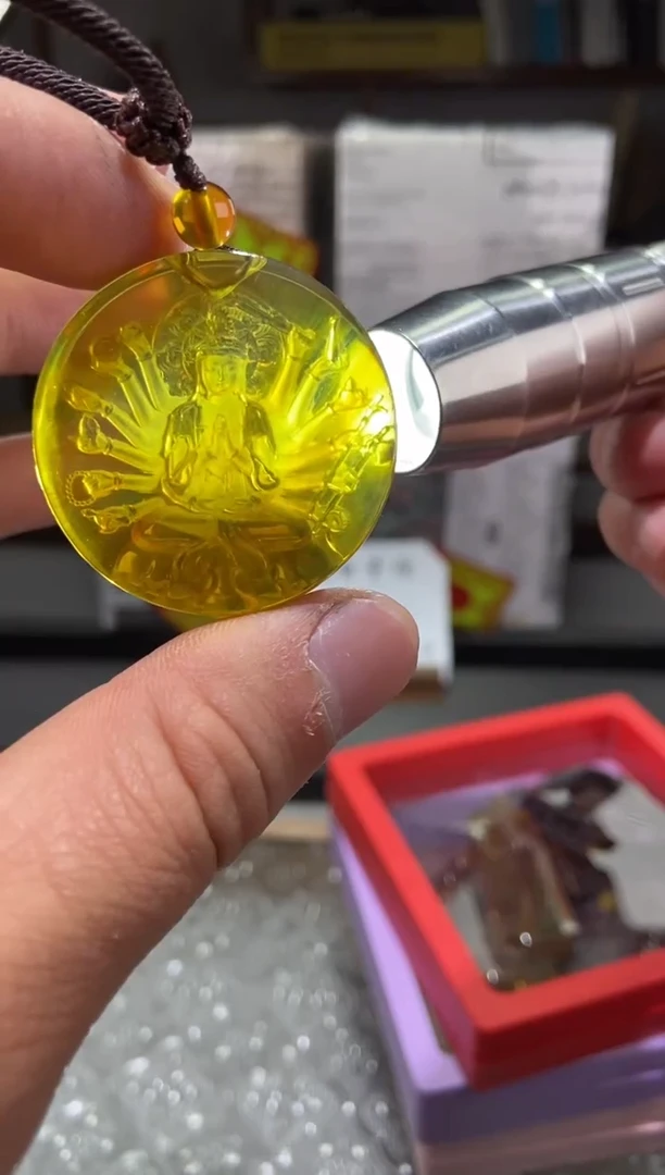 琥珀颈饰未镶嵌千手观音