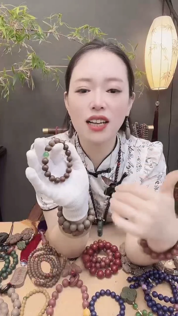 珠串佑*蜡笔小新红麝斜挎