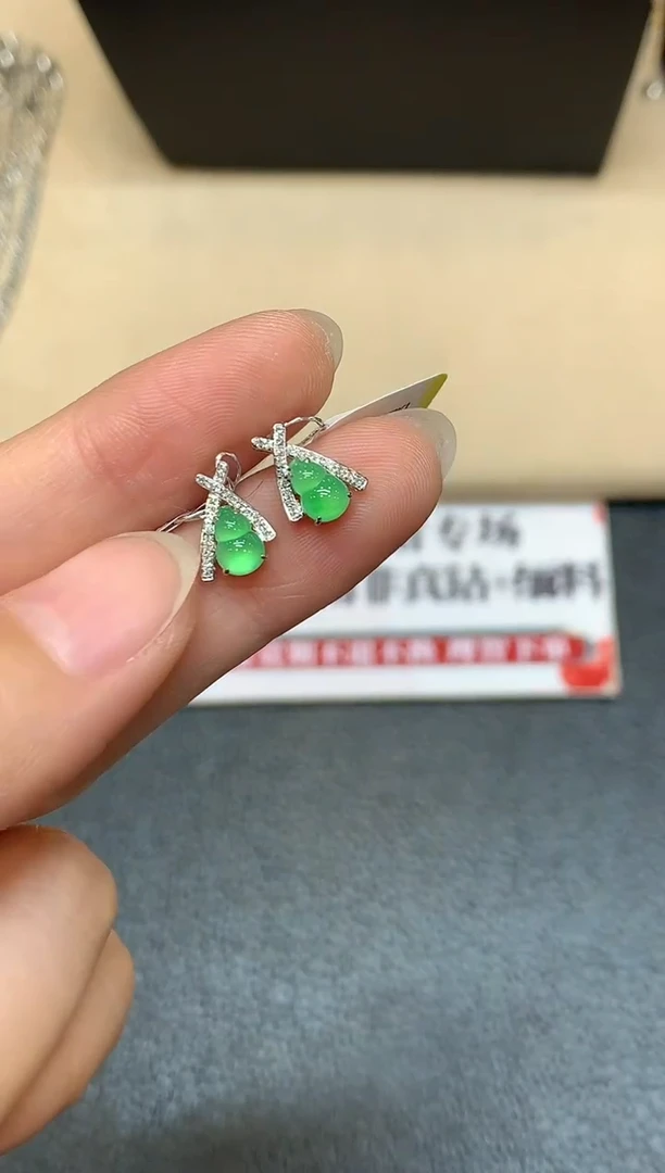 18K金镶嵌翡翠耳饰【无鉴赏期】葫芦【无服务费