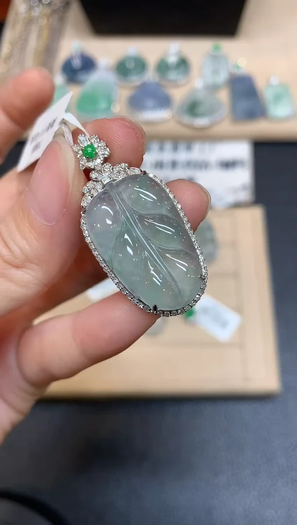 【闪购商品】翡翠颈饰18K金镶嵌树叶【无服务费