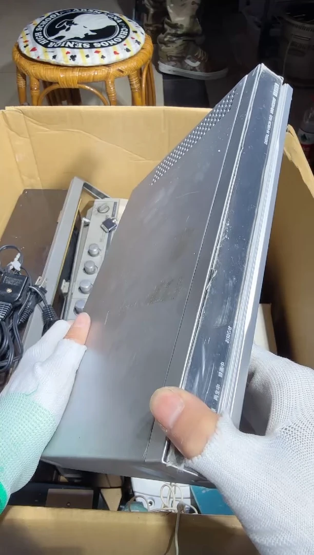 8新谁*我   967中古商品，瑕疵品，不保好坏。
