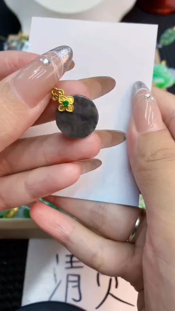 翡翠未镶嵌颈饰1