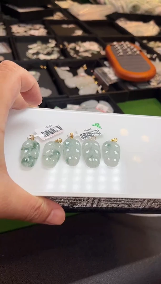 颈饰18K金镶嵌翡翠10046/多样性发一个