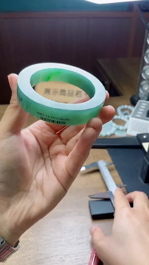 定制翡翠手镯未镶嵌一**光定制