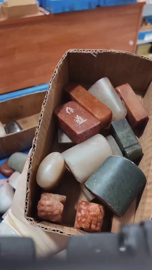 老挝石l****?瑕疵不规则章