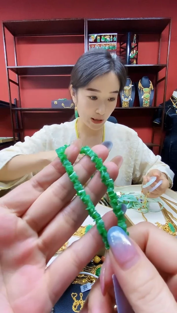 颈饰未镶嵌翡翠手串