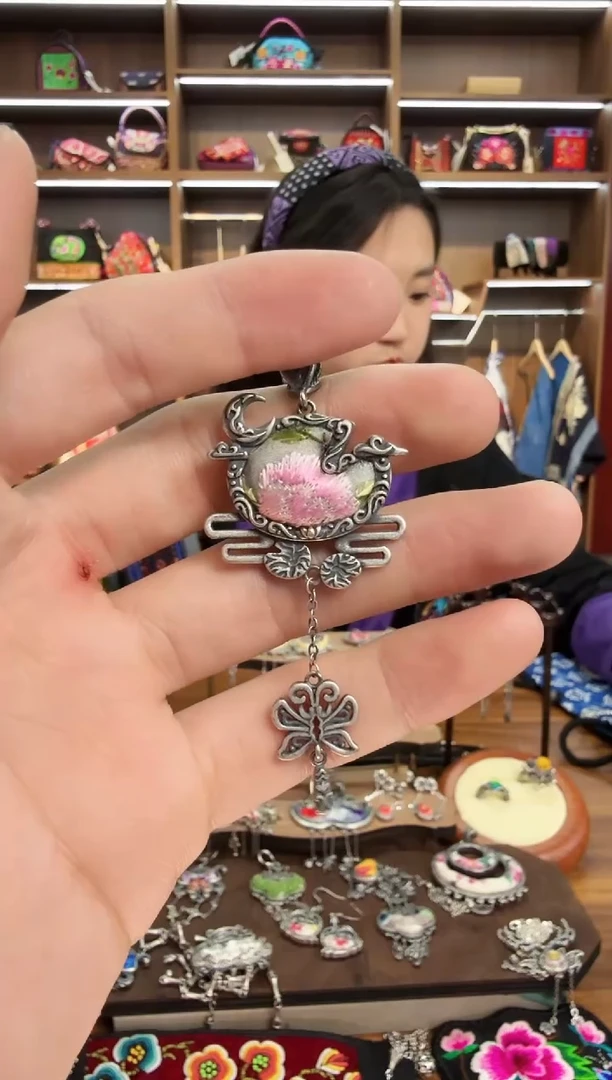 【闪购商品】织绣210蒙阿苏苗绣传承