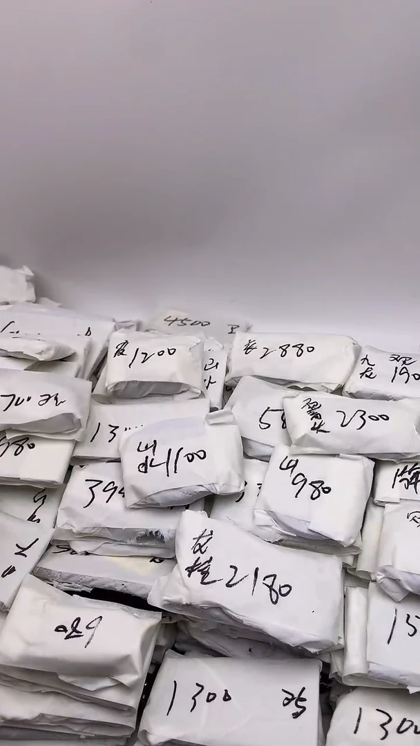 翡翠未镶嵌颈饰龙柱