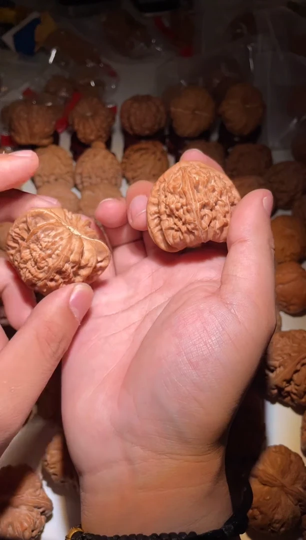 吊坠文玩核桃共*文玩核桃三角白