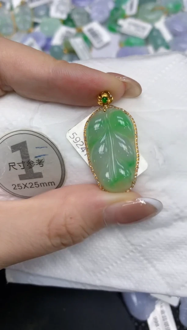 颈饰18K金镶嵌翡翠1111111