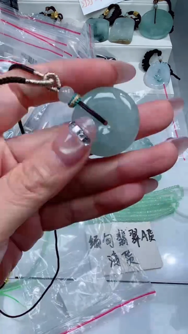 颈饰未镶嵌翡翠吊坠