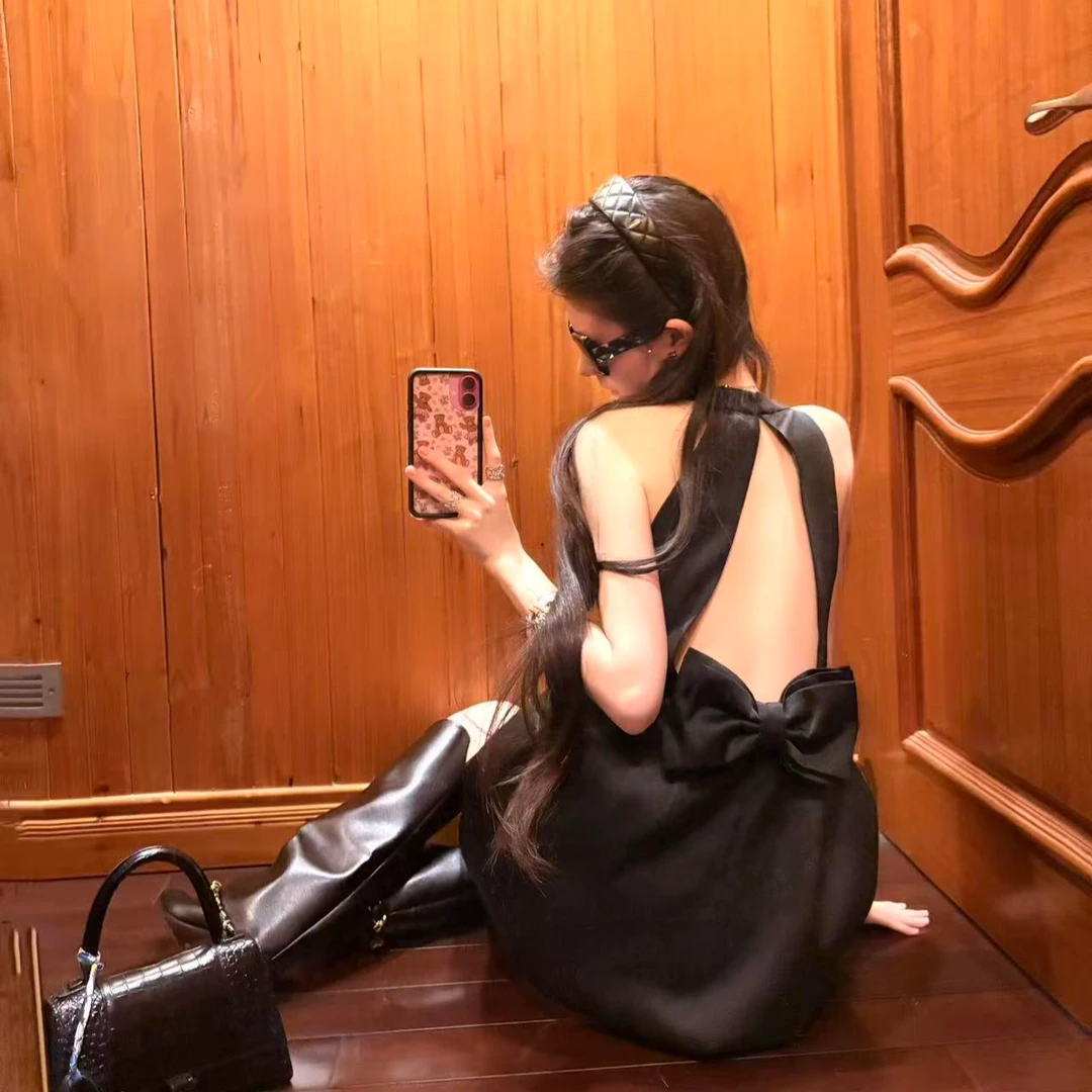 富家千金感黑色无袖背心连衣裙赫本风气质名媛高级感收腰a字短裙