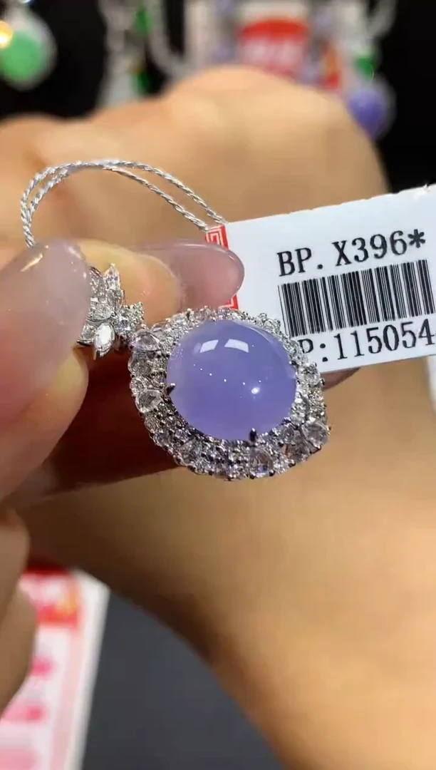 吊坠(不含链)18K金镶嵌翡翠多样性发其一