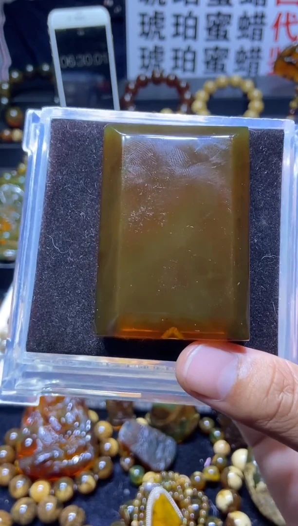琥珀未镶嵌珠宝奇石吊坠