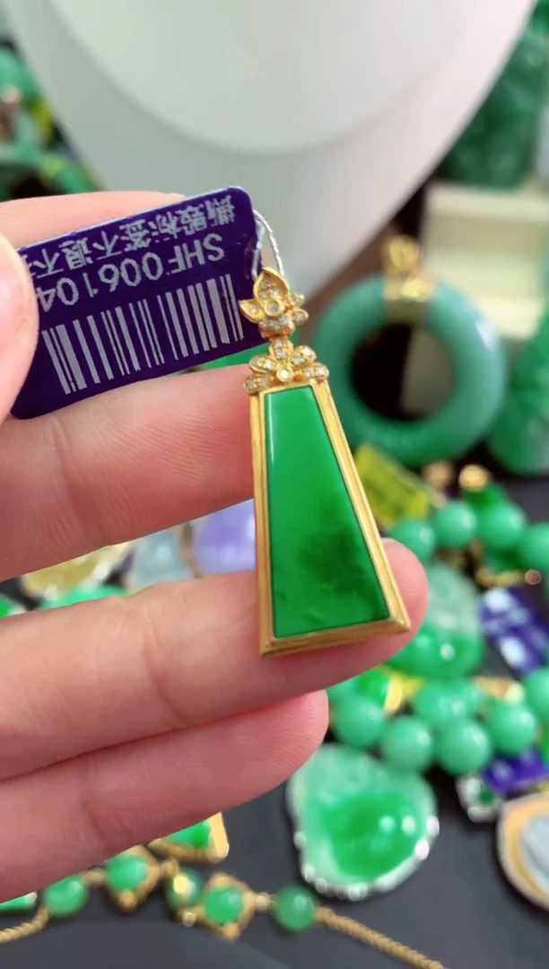 吊坠(不含链)18K金镶嵌翡翠天然缅甸翡翠A货