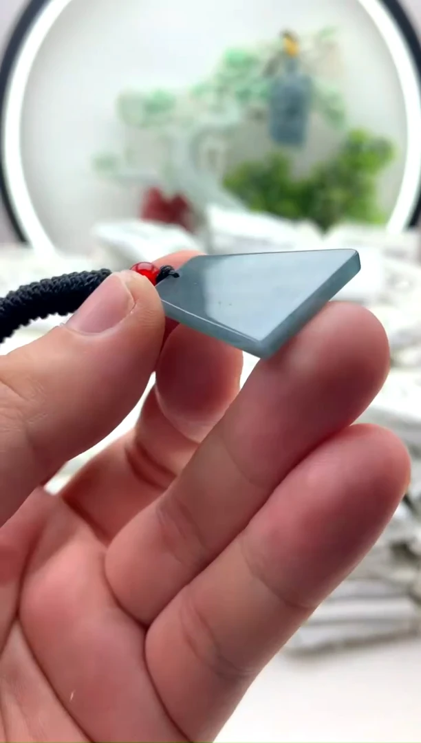 翡翠未镶嵌颈饰无事牌