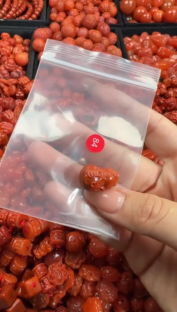 南红玛瑙未镶嵌颈饰1