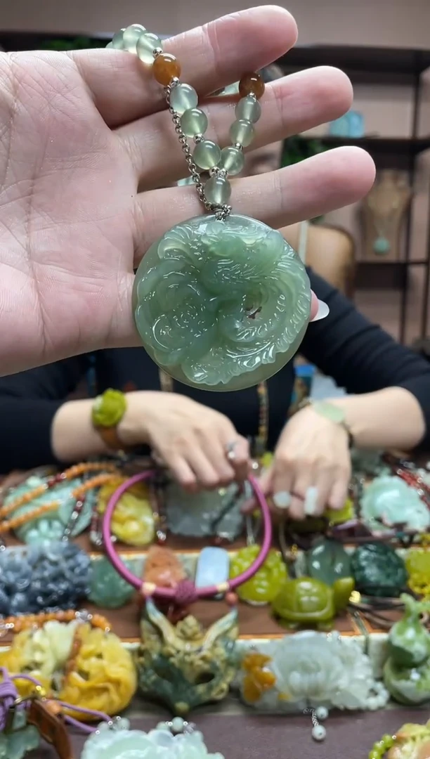 未镶嵌岫玉吊坠`