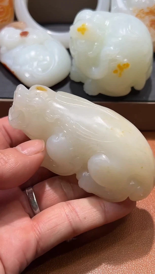 未镶嵌和田玉把件乡***人和田玉