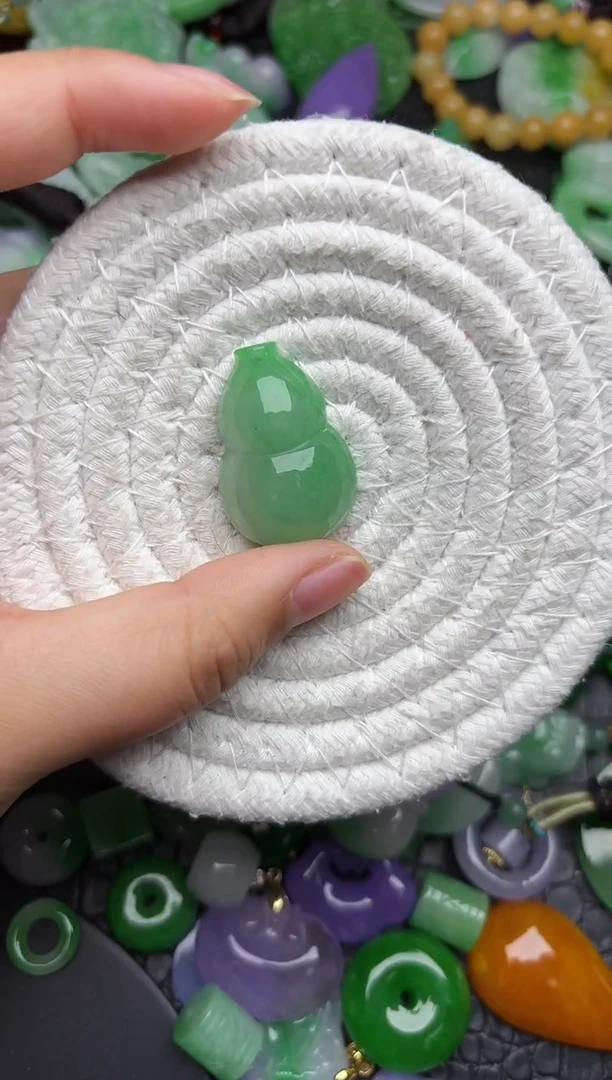 颈饰未镶嵌翡翠缅甸翡翠吊坠