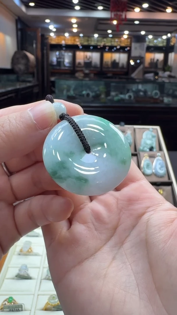 【闪购商品】翡翠颈饰未镶嵌平安扣