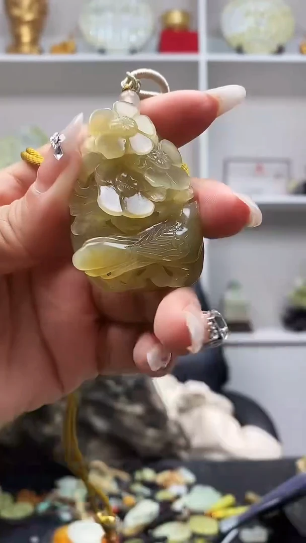 未镶嵌岫玉吊坠