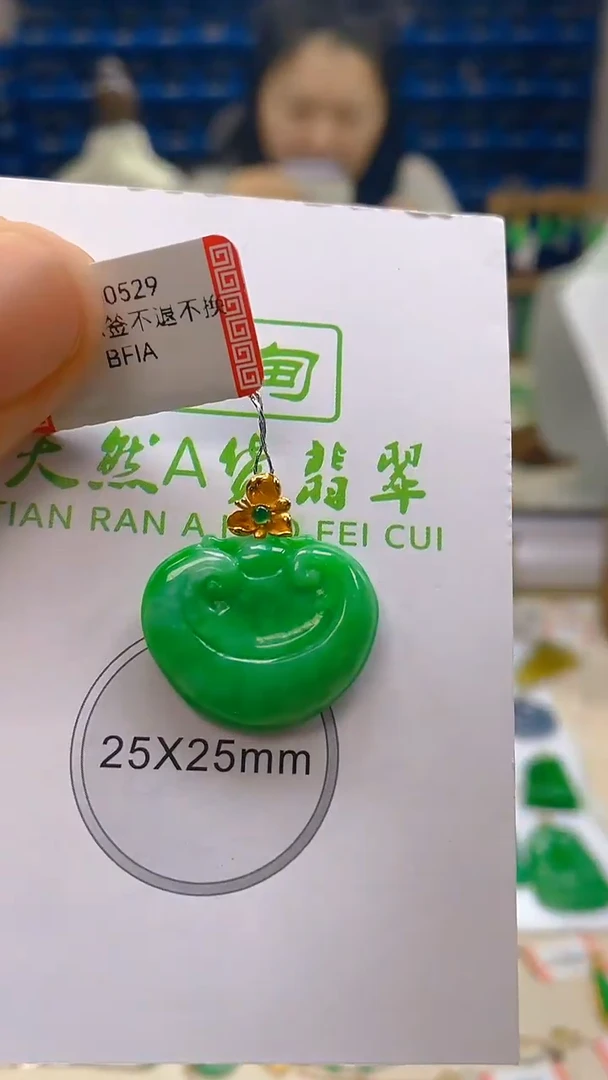 颈饰18K金镶嵌翡翠新号开播 全场乱卖