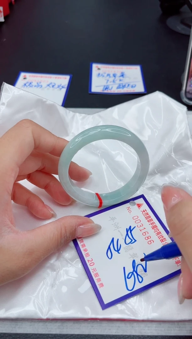 翡翠手镯未镶嵌1