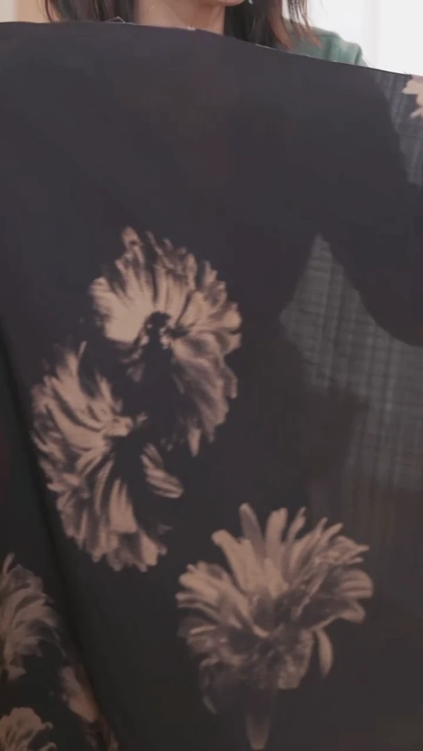 混纺2米JIS VI黏胶纤维面料黑底印花衬衫连衣裙裤子布料幅宽125CM