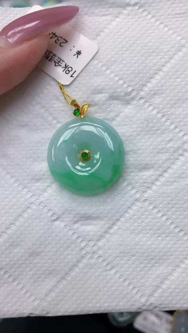 翡翠18K金镶嵌颈饰1111111111