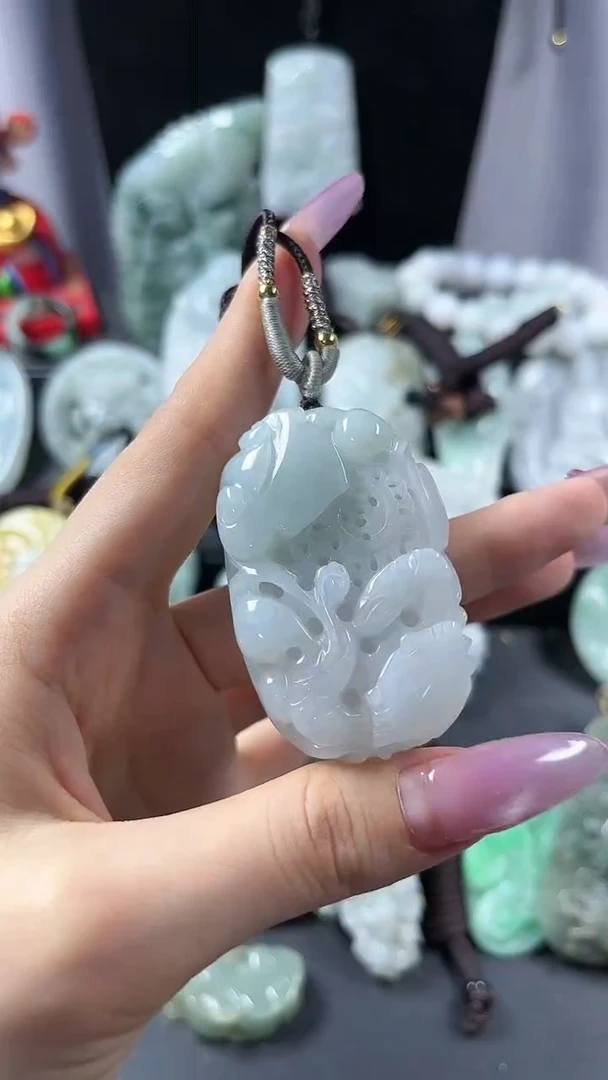 翡翠未镶嵌颈饰金玉满堂